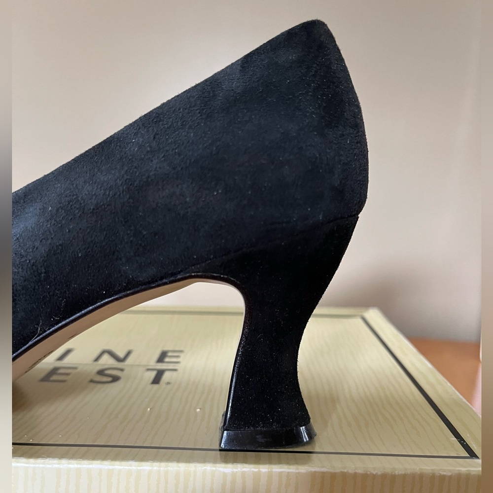 Nine West Black Heels Classic Suede Design size 6.5. - Picture 8 of 10